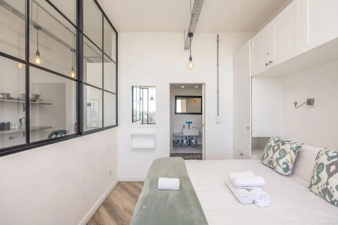 Homely Studio Apartment In Cape Town